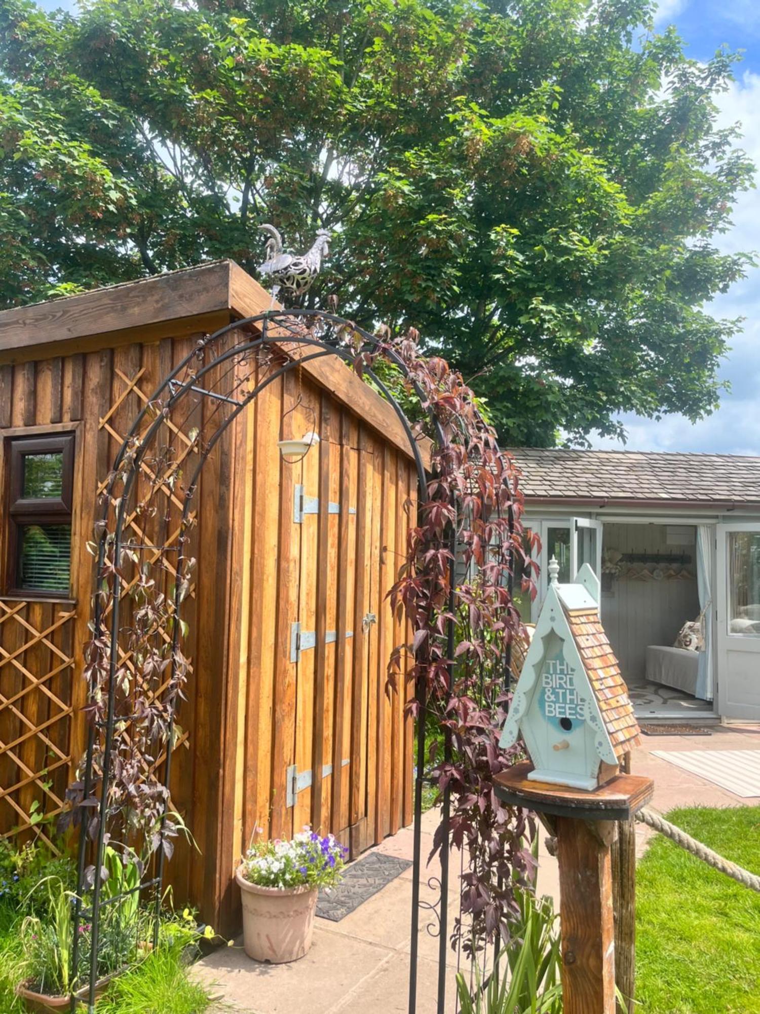 Birds And The Bees Summer House Endon Exterior photo